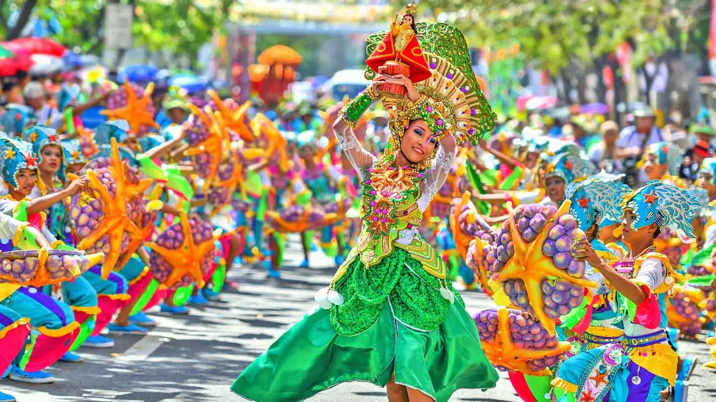 Crowd enjoying Halong Carnival in early May